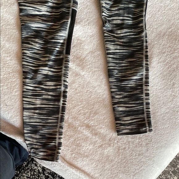 Nike Black and White Patterned Leggings Large - Picture 6 of 8